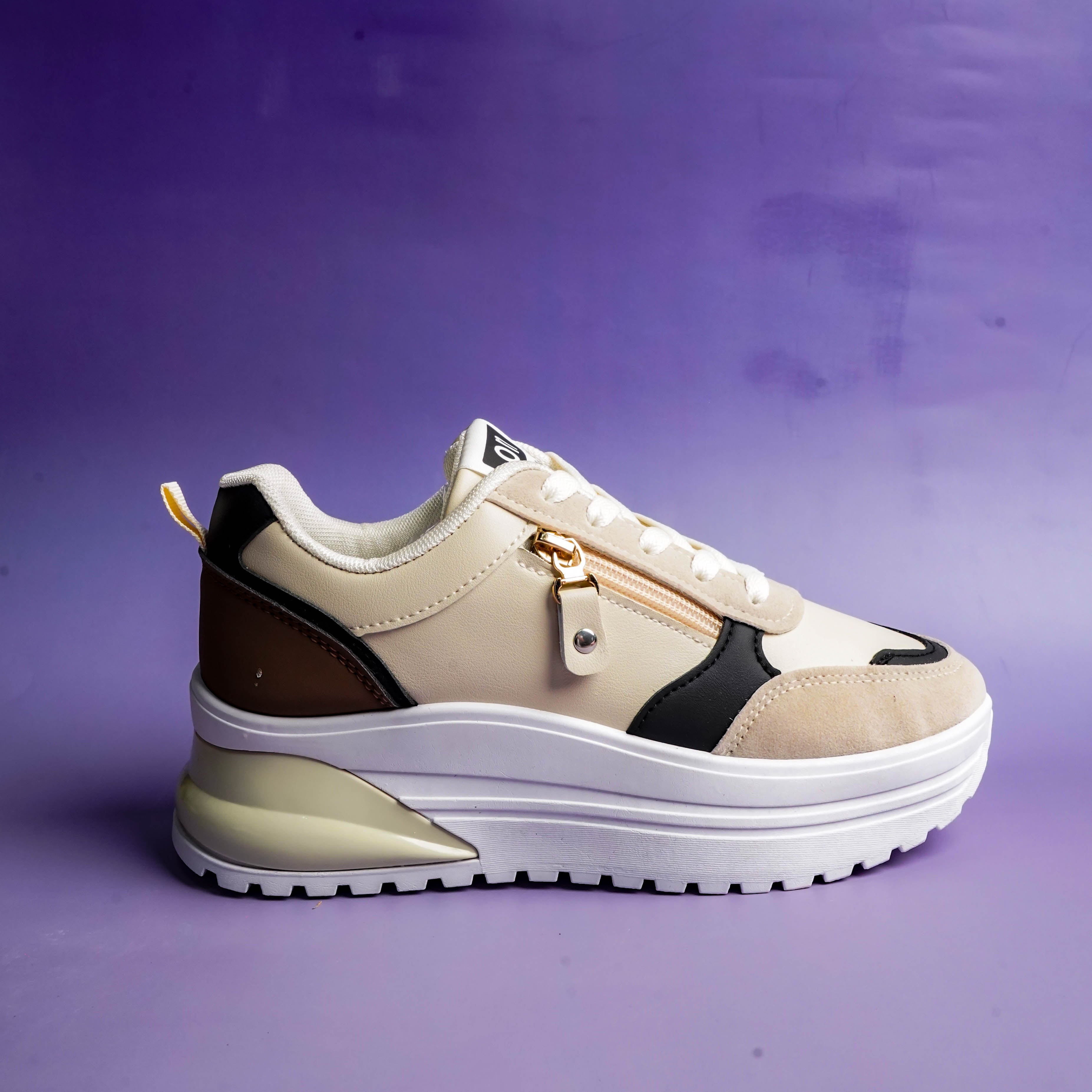 NovaWalk Beige & Black